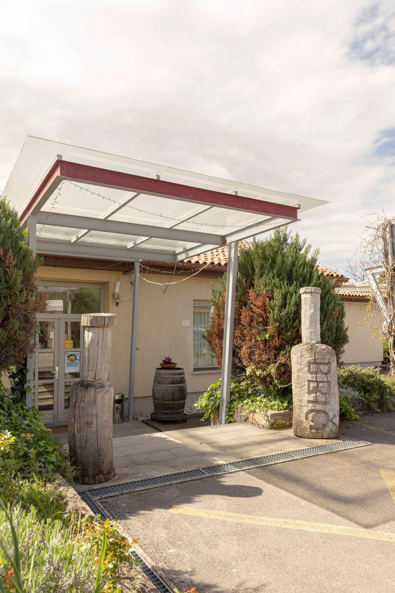 Restaurant Bric Dekani Exterior photo