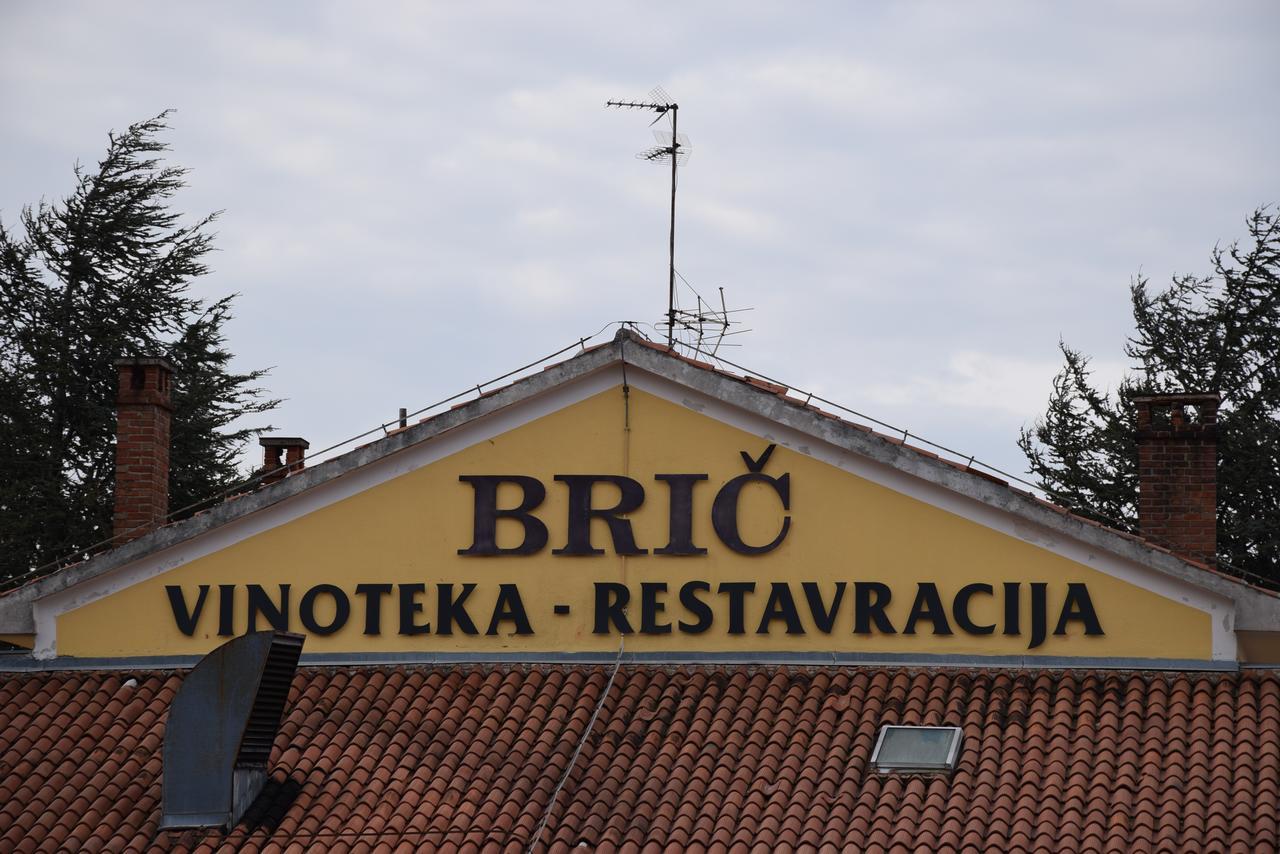 Restaurant Bric Dekani Exterior photo